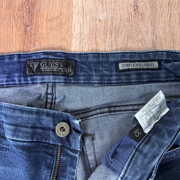 Guess Curvy Sophia Skinny Jeans - Picture 10 of 10